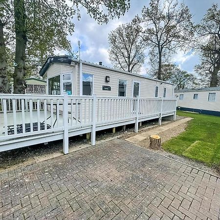 Lovely 6 Berth Caravan With Decking At Carlton Meres In Suffolk Ref 60058M Saxmundham Esterno foto