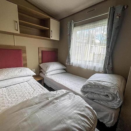 Lovely 6 Berth Caravan With Decking At Carlton Meres In Suffolk Ref 60058M Saxmundham Esterno foto