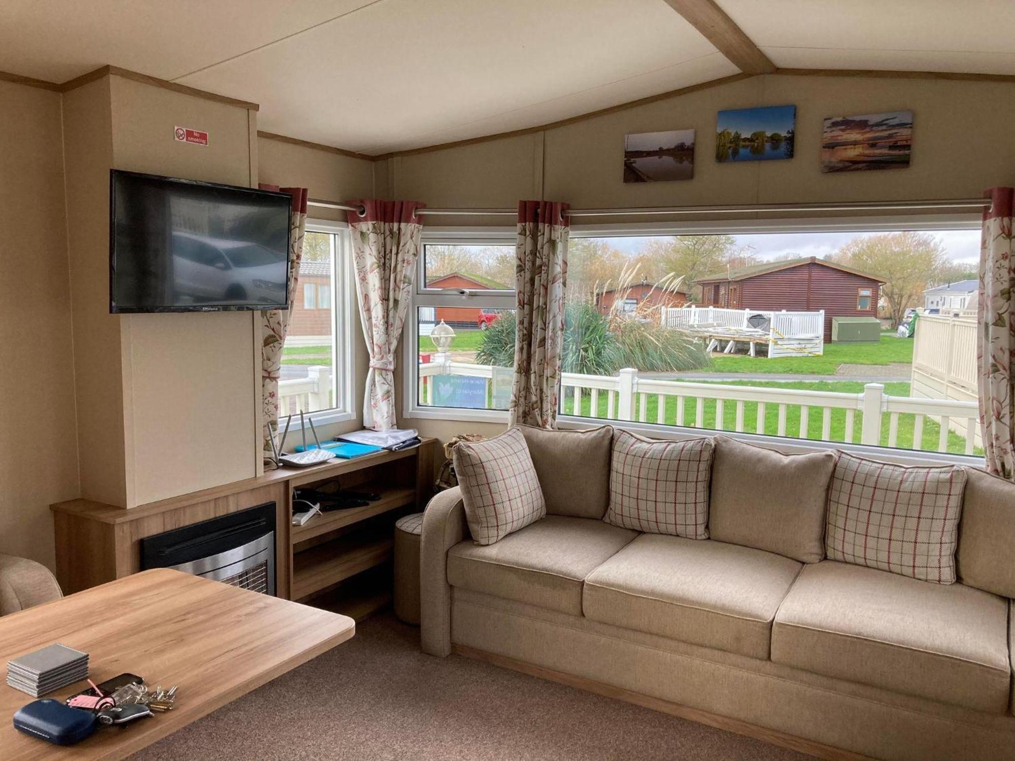 Lovely 6 Berth Caravan With Decking At Carlton Meres In Suffolk Ref 60058M Saxmundham Esterno foto
