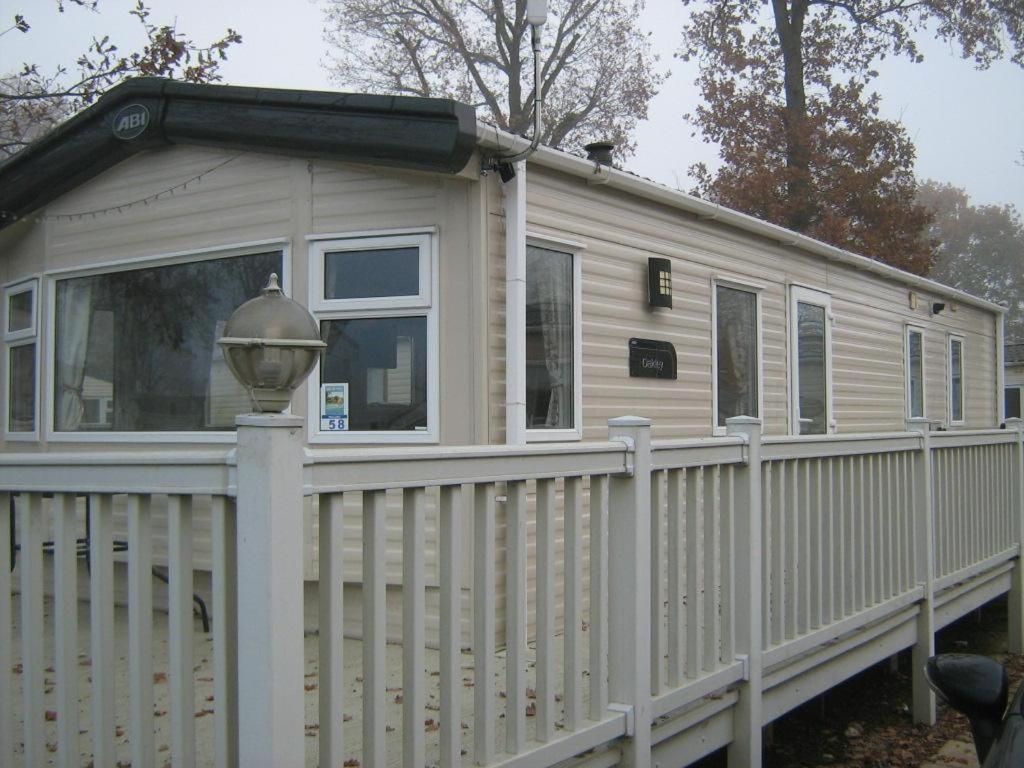Lovely 6 Berth Caravan With Decking At Carlton Meres In Suffolk Ref 60058M Saxmundham Esterno foto