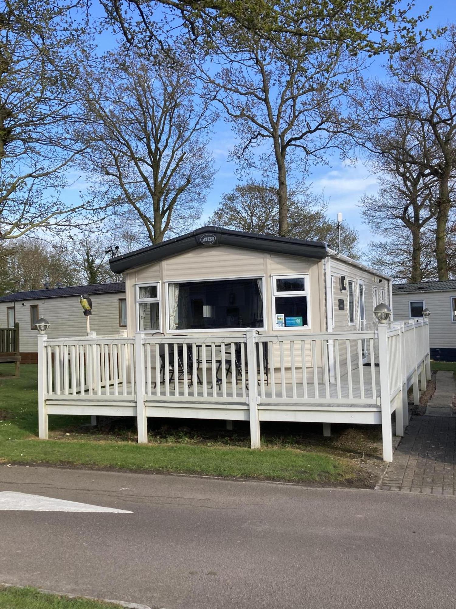Lovely 6 Berth Caravan With Decking At Carlton Meres In Suffolk Ref 60058M Saxmundham Esterno foto