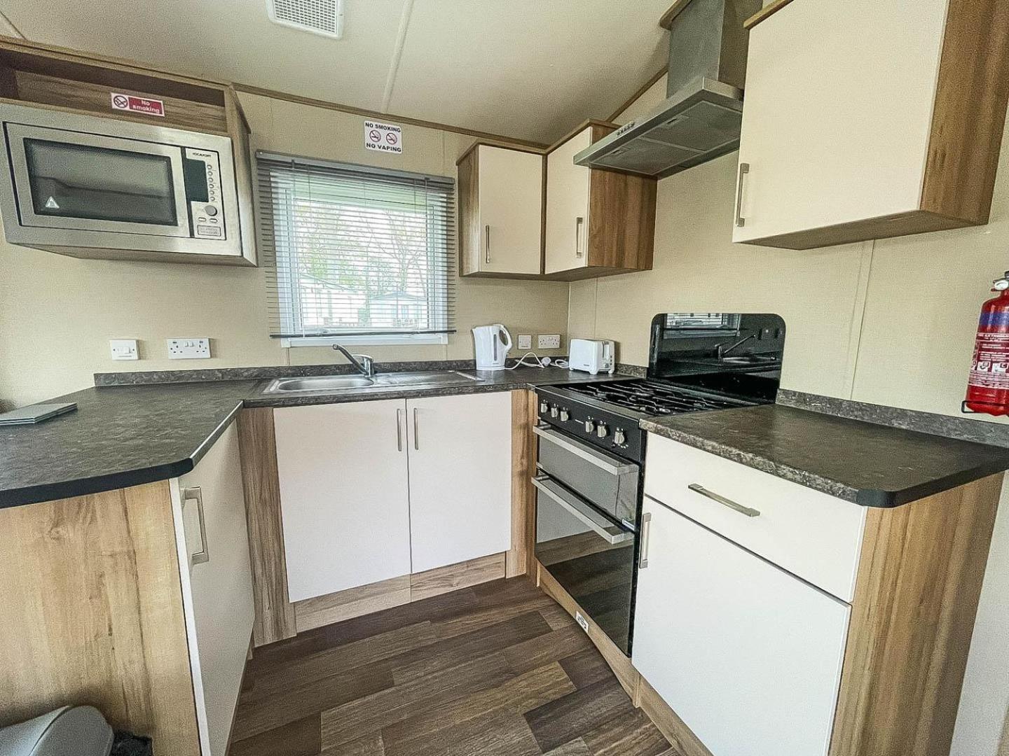 Lovely 6 Berth Caravan With Decking At Carlton Meres In Suffolk Ref 60058M Saxmundham Esterno foto