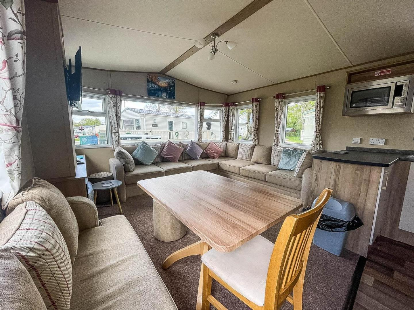 Lovely 6 Berth Caravan With Decking At Carlton Meres In Suffolk Ref 60058M Saxmundham Esterno foto