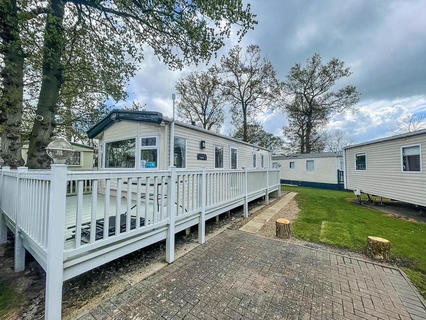 Lovely 6 Berth Caravan With Decking At Carlton Meres In Suffolk Ref 60058M Saxmundham Esterno foto