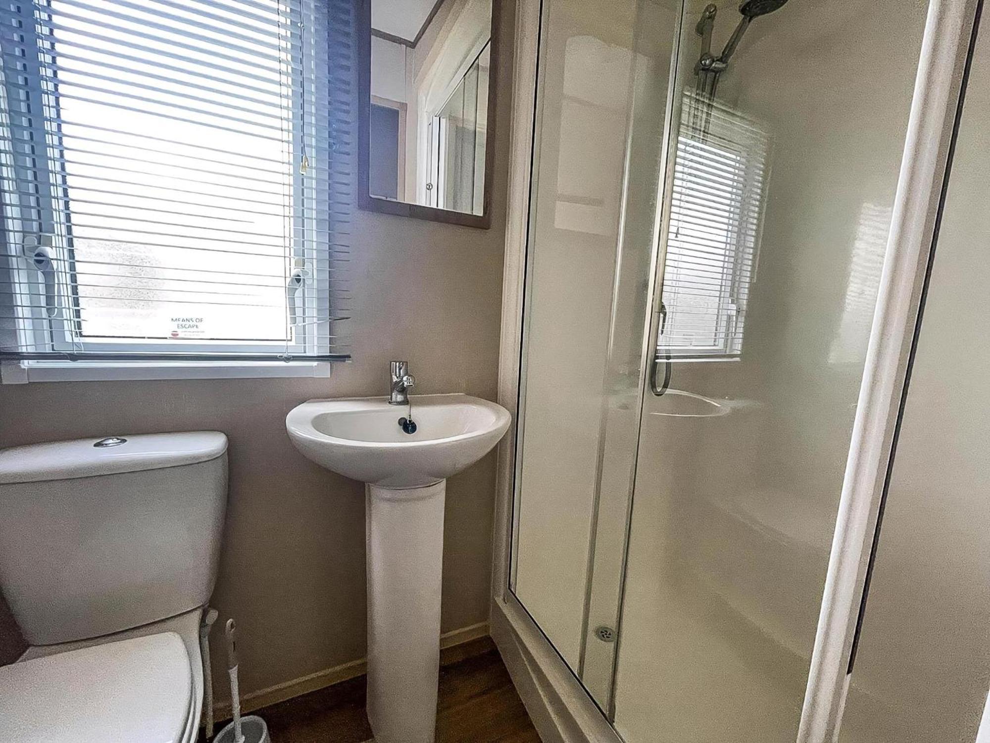 Lovely 6 Berth Caravan With Decking At Carlton Meres In Suffolk Ref 60058M Saxmundham Esterno foto