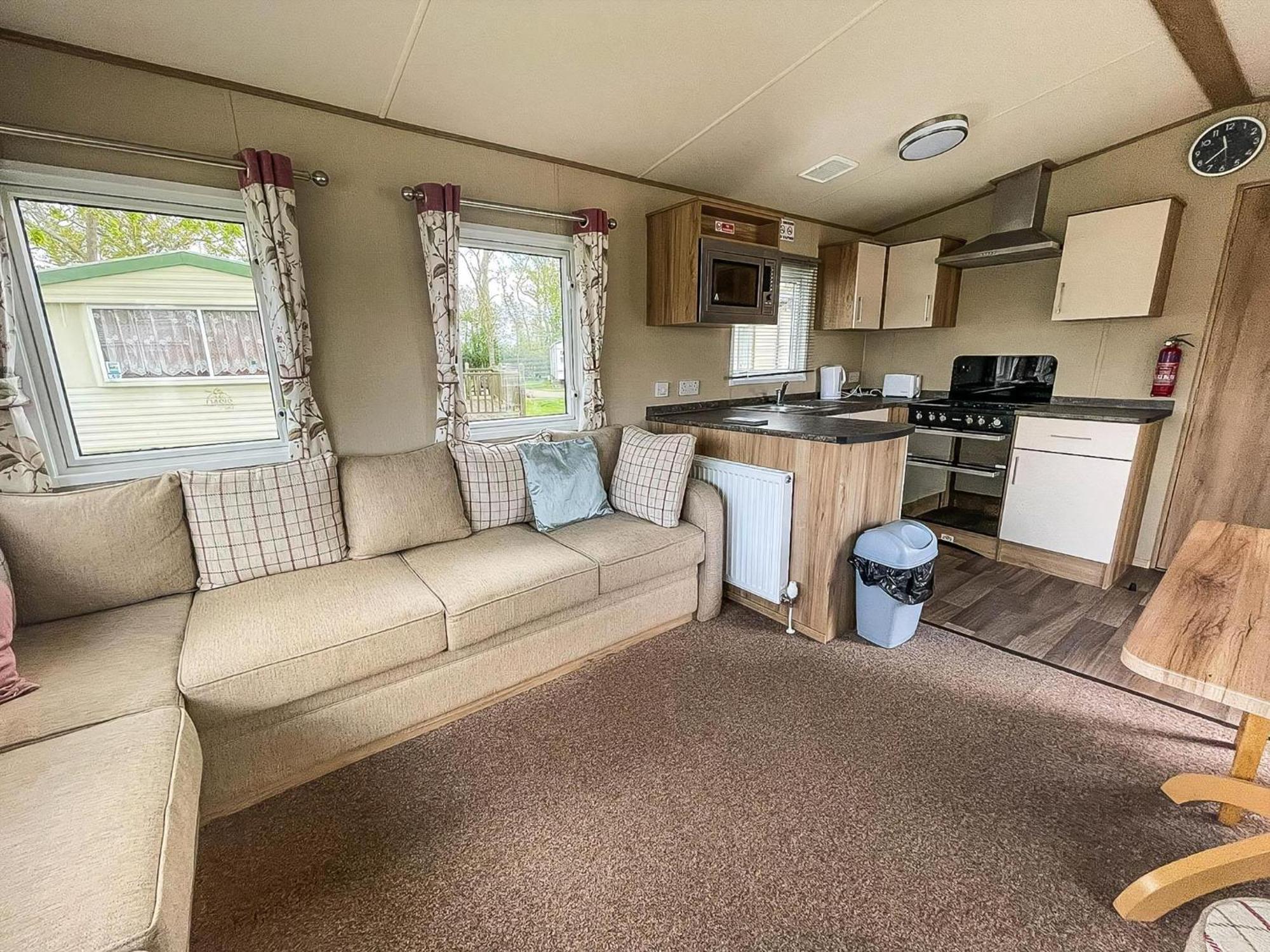 Lovely 6 Berth Caravan With Decking At Carlton Meres In Suffolk Ref 60058M Saxmundham Esterno foto