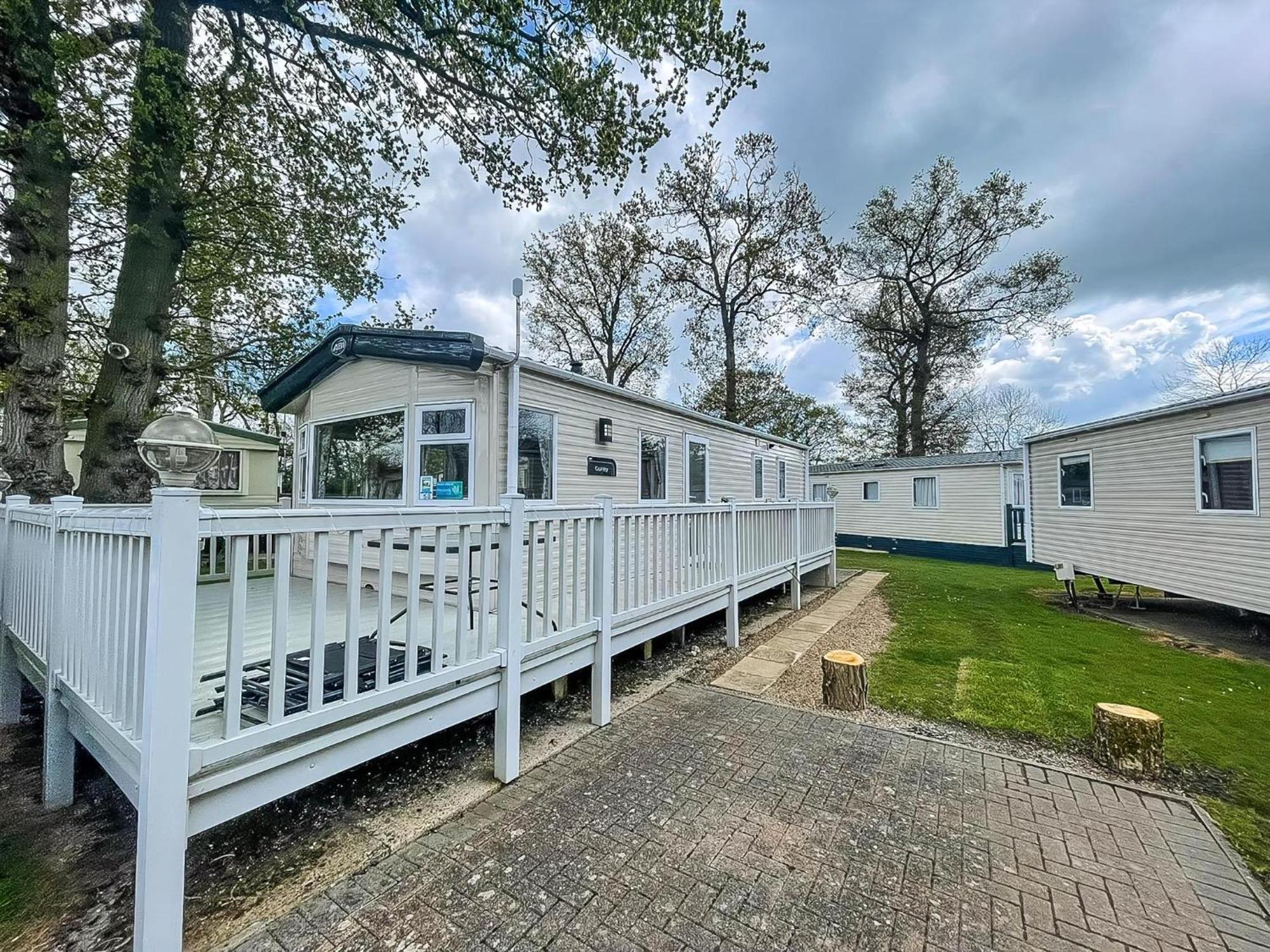 Lovely 6 Berth Caravan With Decking At Carlton Meres In Suffolk Ref 60058M Saxmundham Esterno foto
